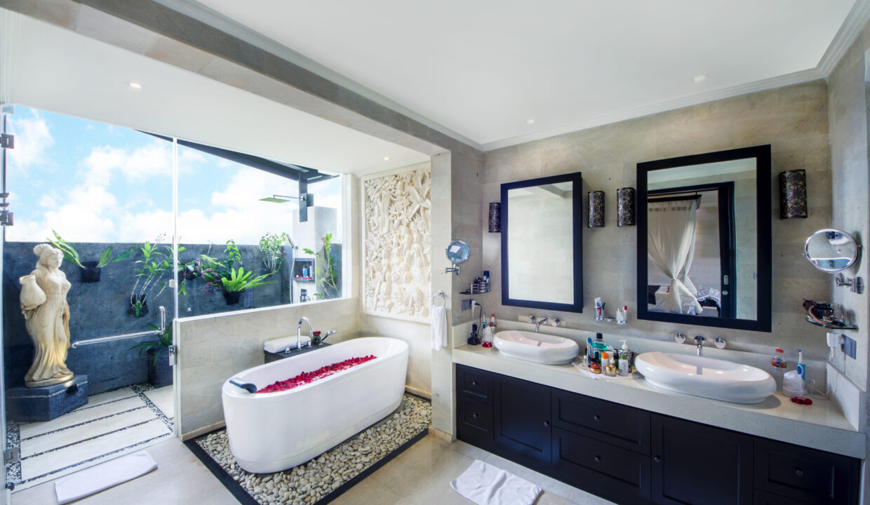 Luxurious Residences, Including Office For Sale In Canggu (12)