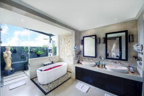 Luxurious Residences, Including Office For Sale In Canggu (12)