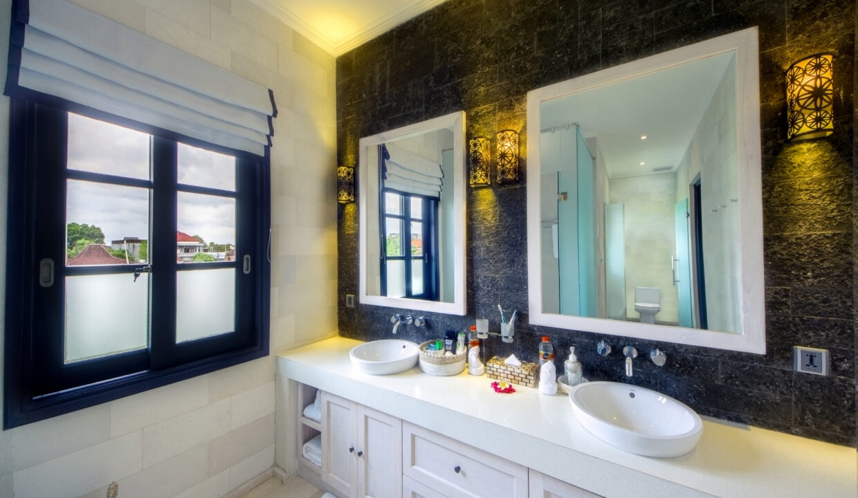 Luxurious Residences, Including Office For Sale In Canggu (15)