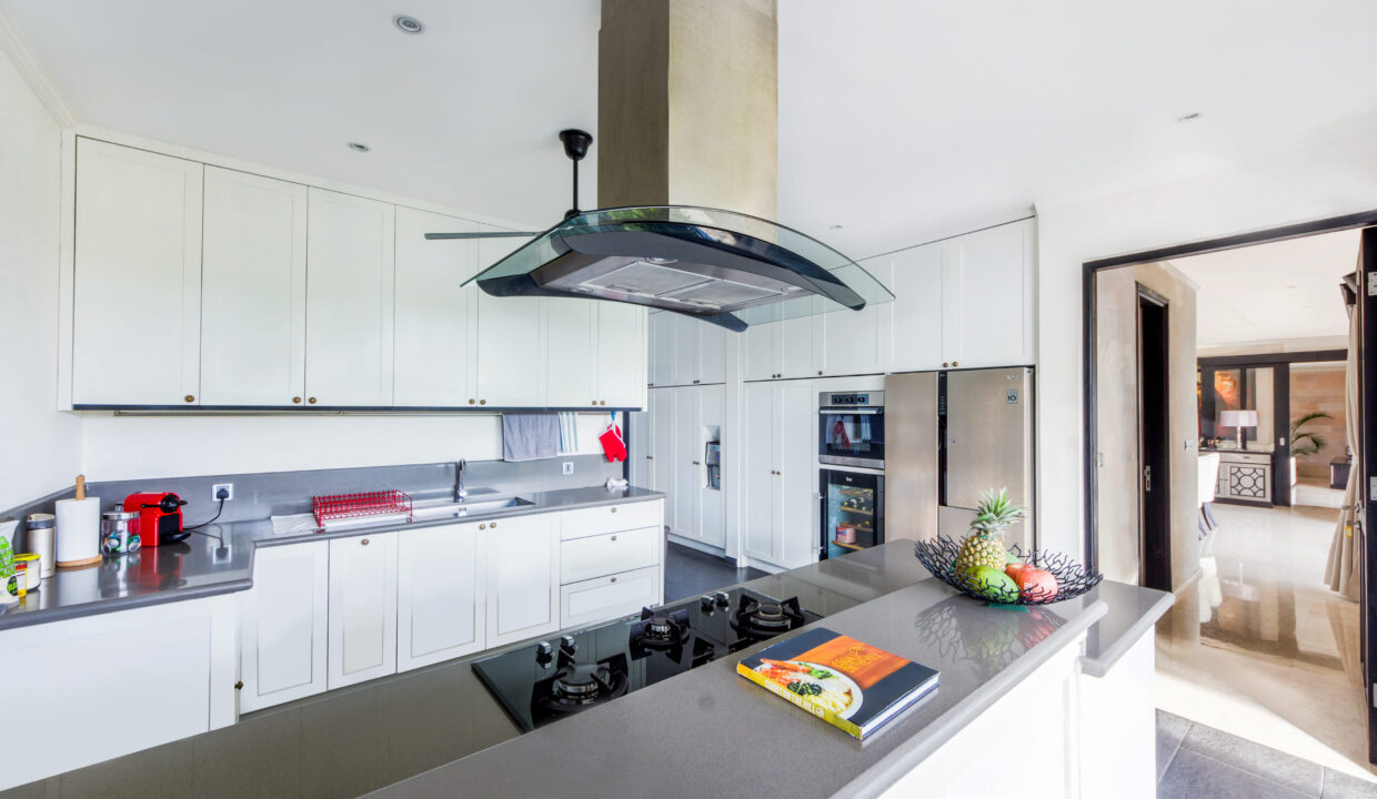 Luxurious Residences, Including Office For Sale In Canggu (7)