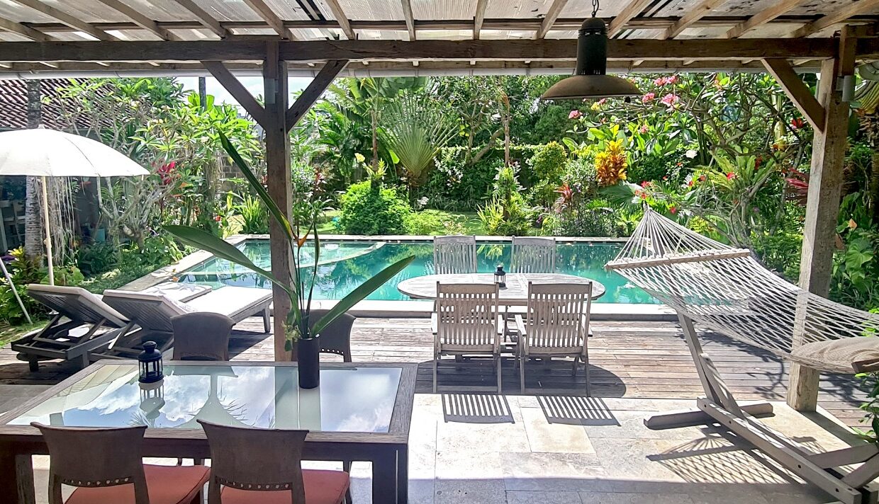 Tropical Living Style Villa Located In The Heart Of Umalas (1)