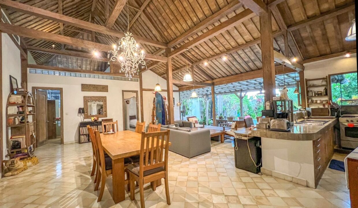 Tropical Living Style Villa Located In The Heart Of Umalas (11)