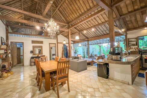 Tropical Living Style Villa Located In The Heart Of Umalas (11)