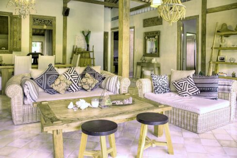 Tropical Living Style Villa Located In The Heart Of Umalas (12)