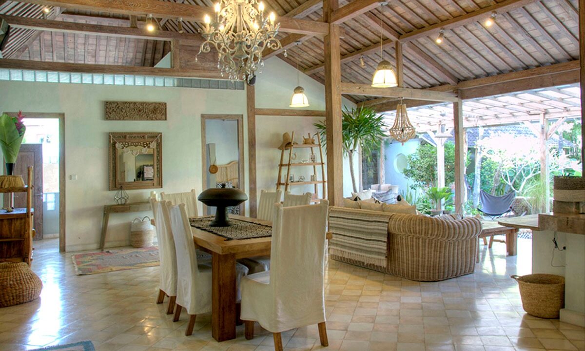 Tropical Living Style Villa Located In The Heart Of Umalas (17)