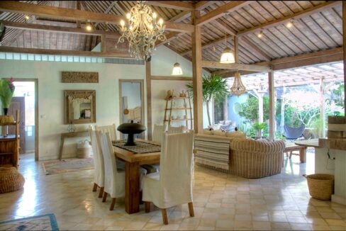 Tropical Living Style Villa Located In The Heart Of Umalas (17)