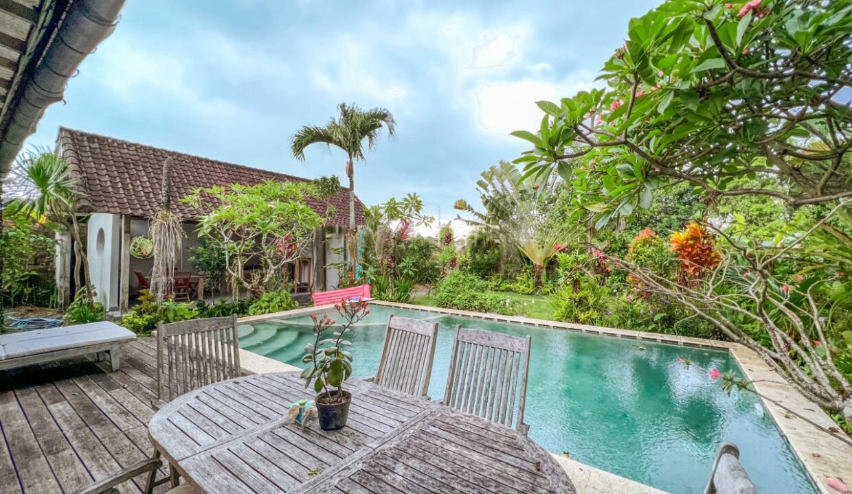 Tropical Living Style Villa Located In The Heart Of Umalas (3)