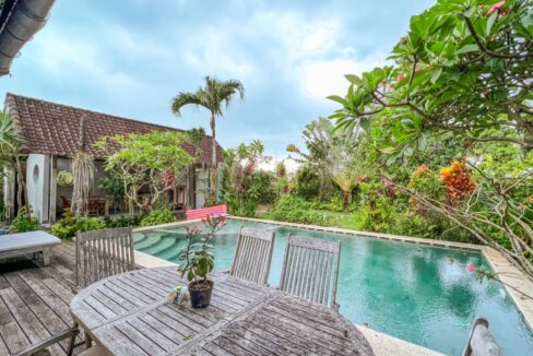 Tropical Living Style Villa Located In The Heart Of Umalas (3)