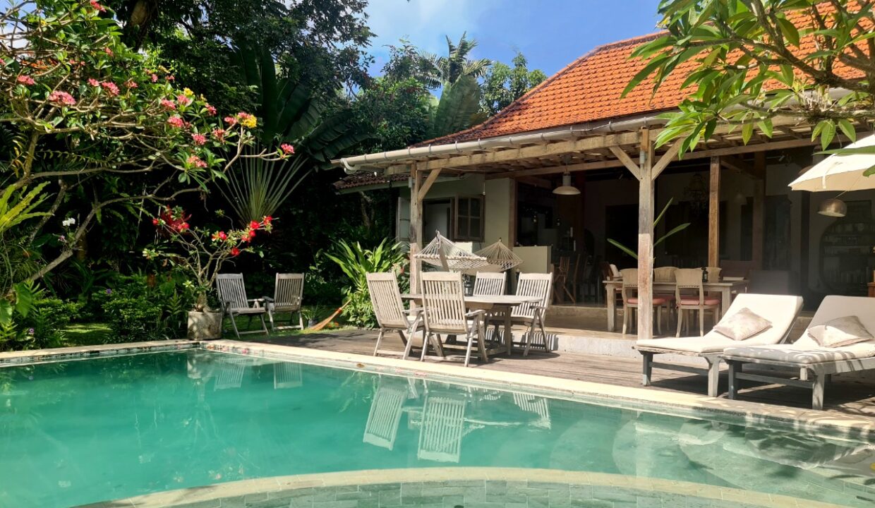 Tropical Living Style Villa Located In The Heart Of Umalas (4)