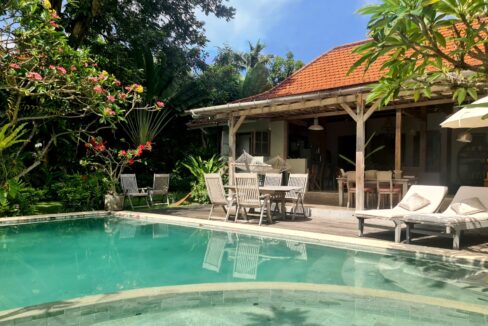 Tropical Living Style Villa Located In The Heart Of Umalas (4)