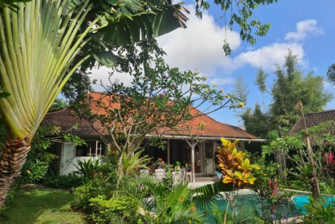 Tropical Living Style Villa Located In The Heart Of Umalas (5)