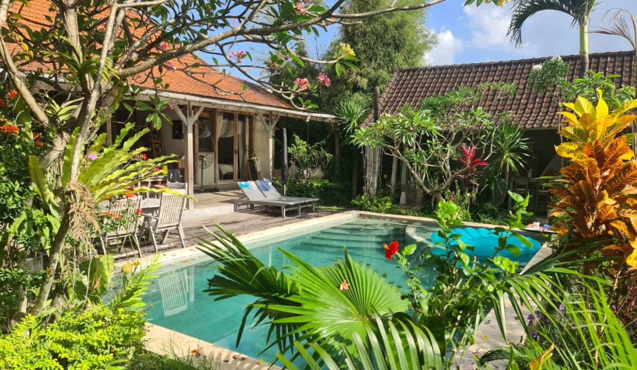 Tropical Living Style Villa Located In The Heart Of Umalas (6)