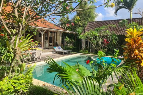 Tropical Living Style Villa Located In The Heart Of Umalas (6)