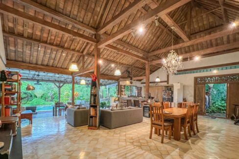 Tropical Living Style Villa Located In The Heart Of Umalas (9)