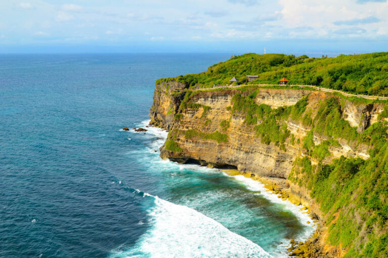 Uluwatu-Uluwatu-cliff