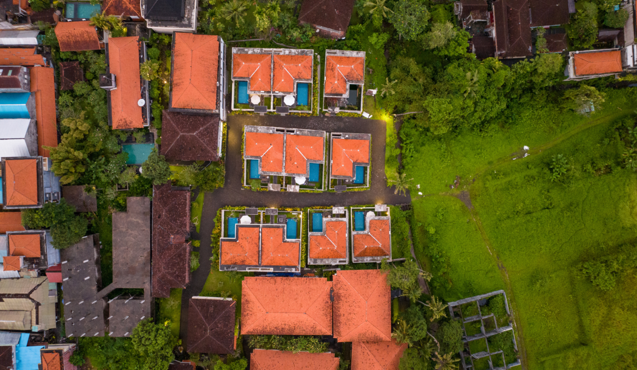 A view of Bali villa's surrounded by lush greenery from above portraying the importance of complying to spatial planning regulation in Bali.