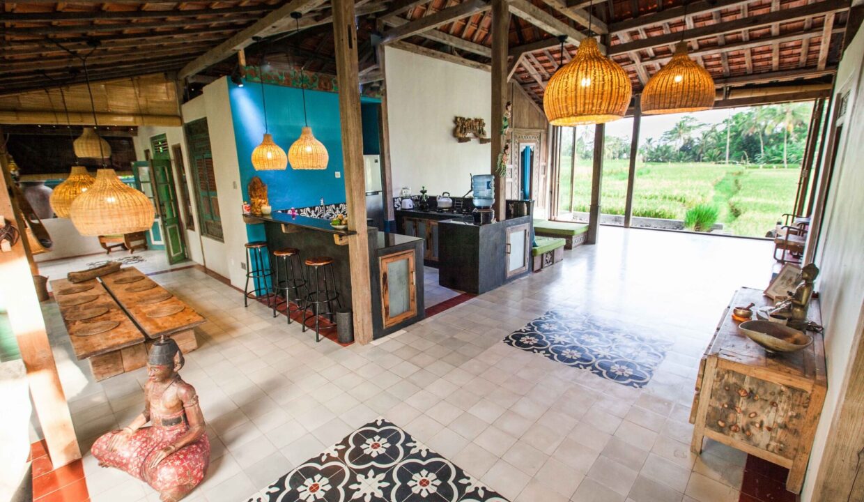 Joglo-Style Retreat Villa for Sale with Rice Field Views (12)