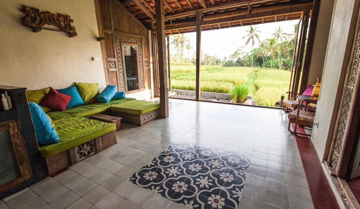 Joglo-Style Retreat Villa for Sale with Rice Field Views (13)