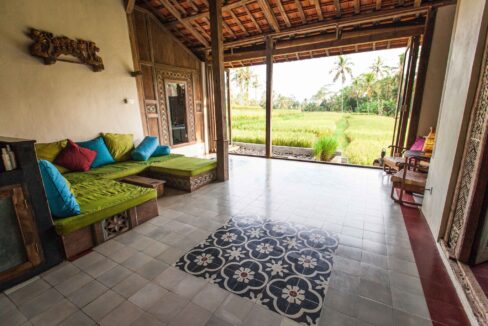 Joglo-Style Retreat Villa for Sale with Rice Field Views (13)