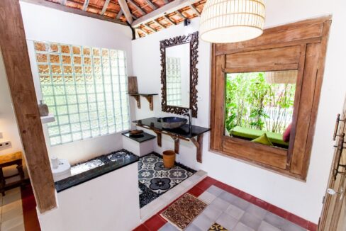 Joglo-Style Retreat Villa for Sale with Rice Field Views (15)