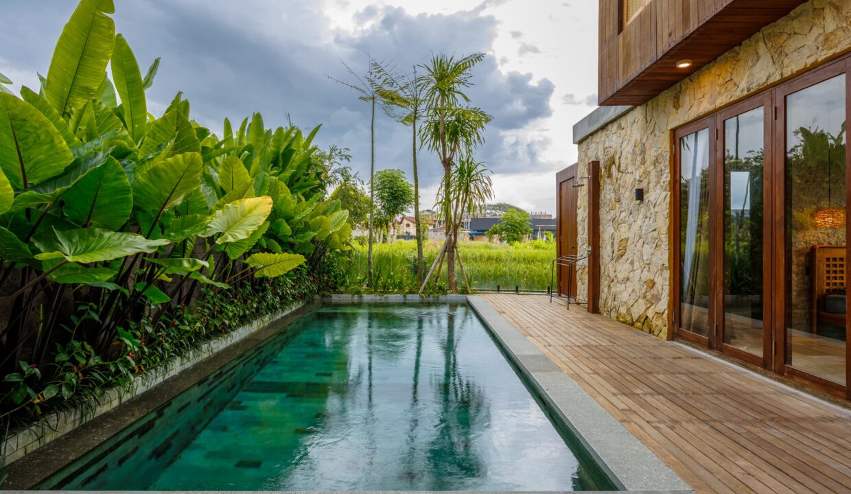 Freehold Villa For Sale Walking Distance to Cemagi Beach (1)