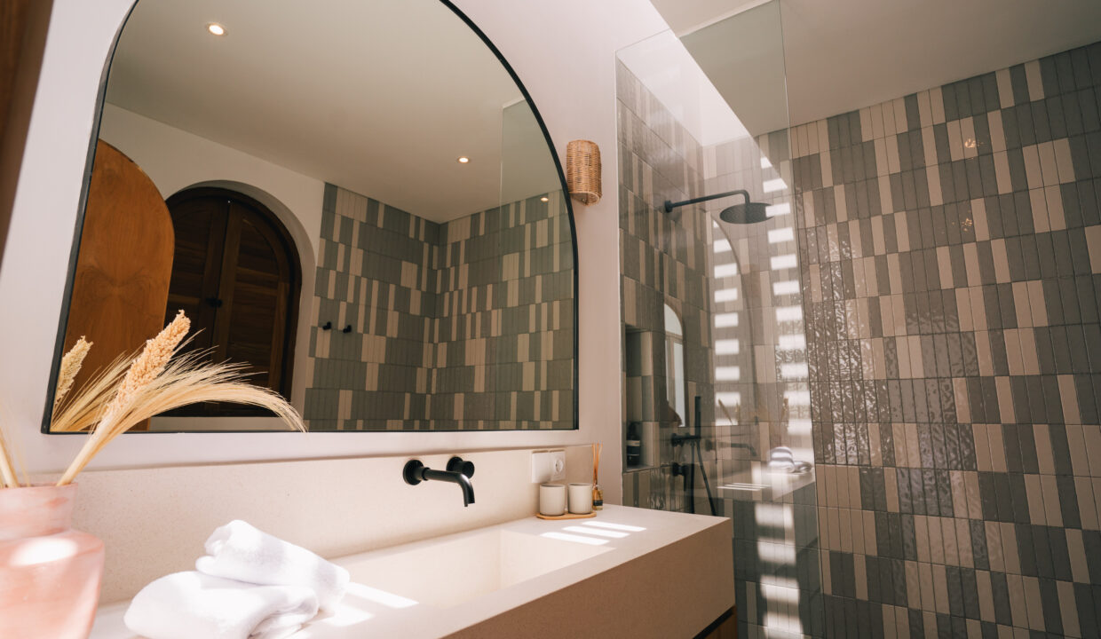 Modern 2-Bedroom Villa with Private Pool in Prime Canggu Location (14)