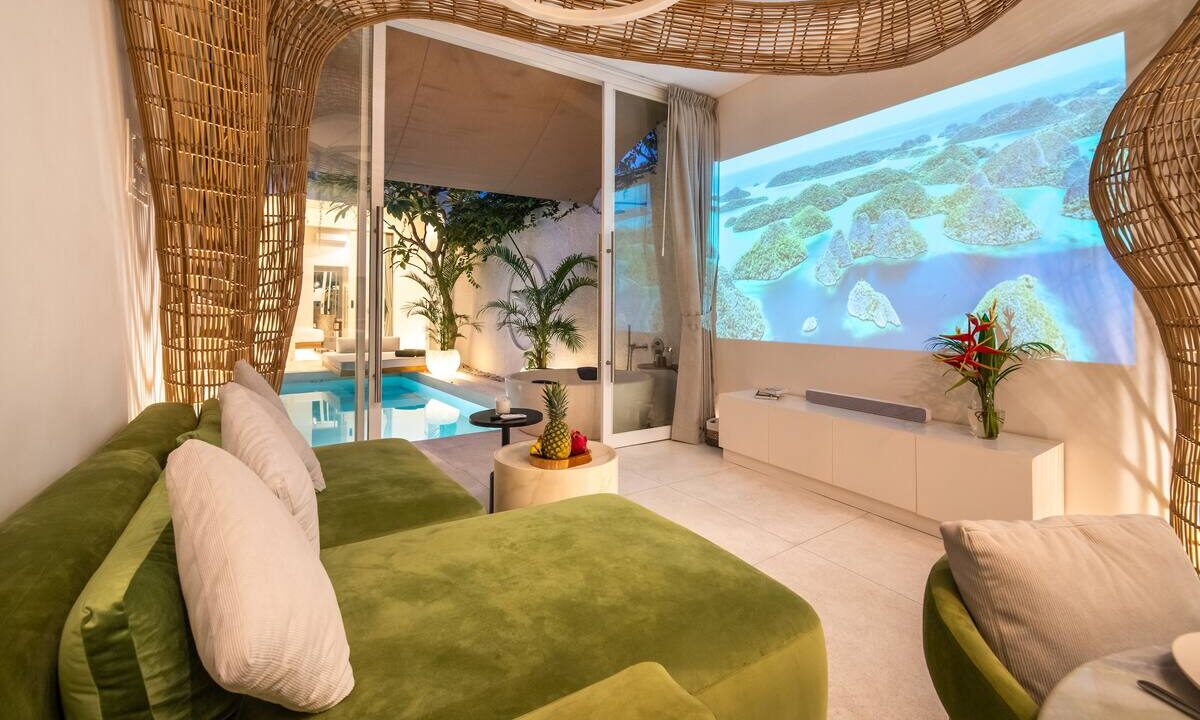 Modern Tropical Villa in Kerobokan with Private Sauna (1)