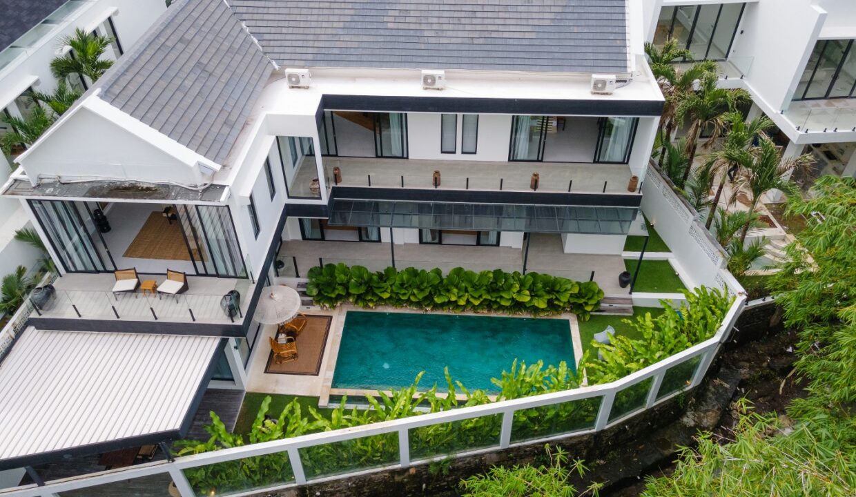 1. Modern 4-Bedroom Leasehold Villa in Pererenan