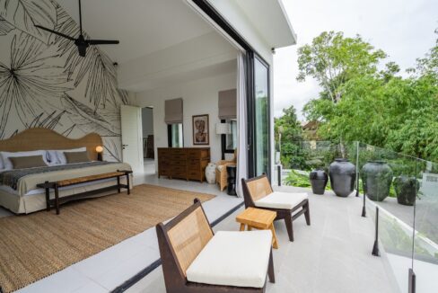 18. Modern 4-Bedroom Leasehold Villa in Pererena