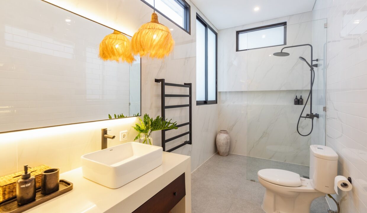 19. Modern 4-Bedroom Leasehold Villa in Pererenan