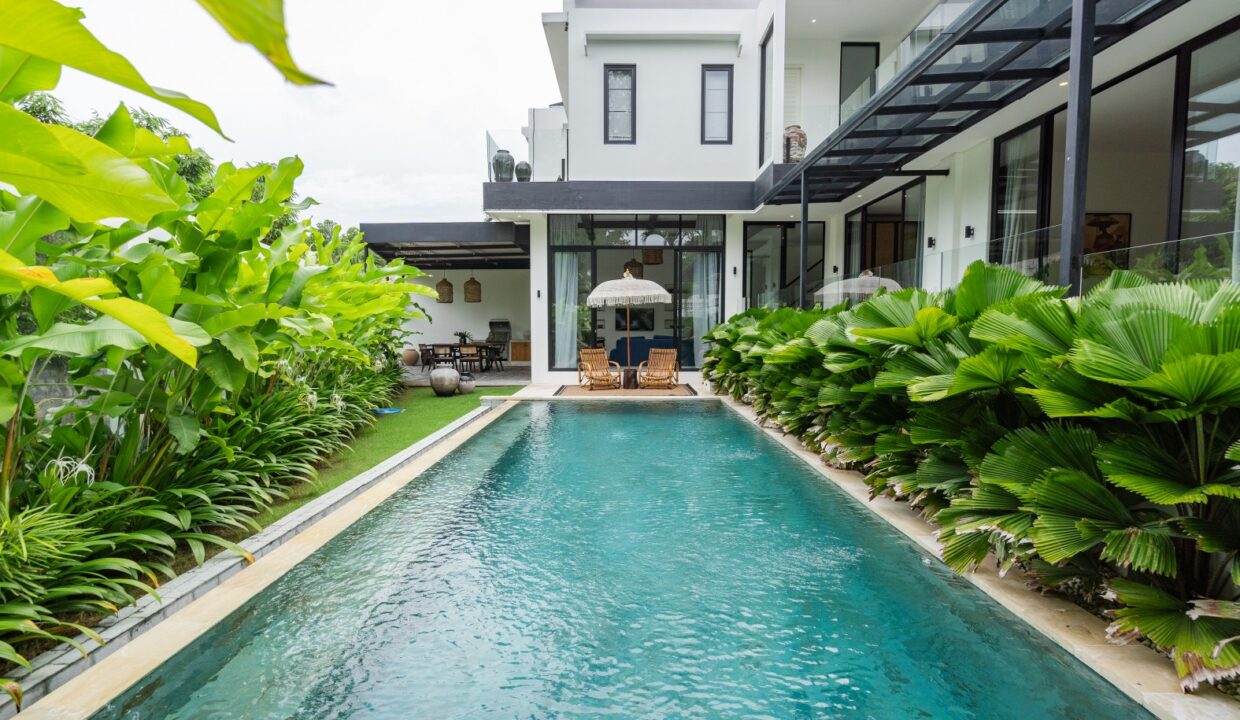 2. Modern 4-Bedroom Leasehold Villa in Pererenan