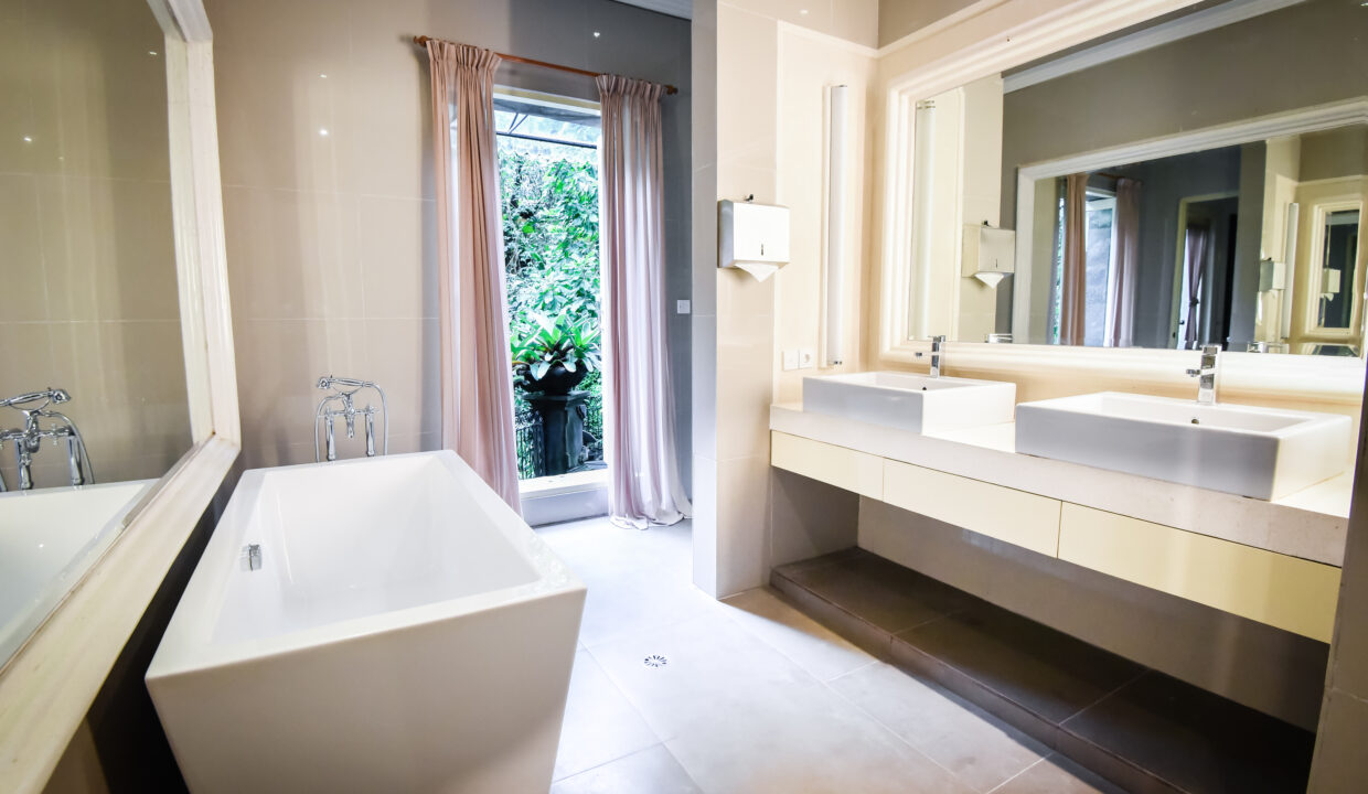 Bali’s Most Breathtaking River Estate (18)