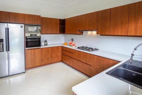 Spacious 4-Bedroom Villa For Yearly Rental In Jimbaran (5)