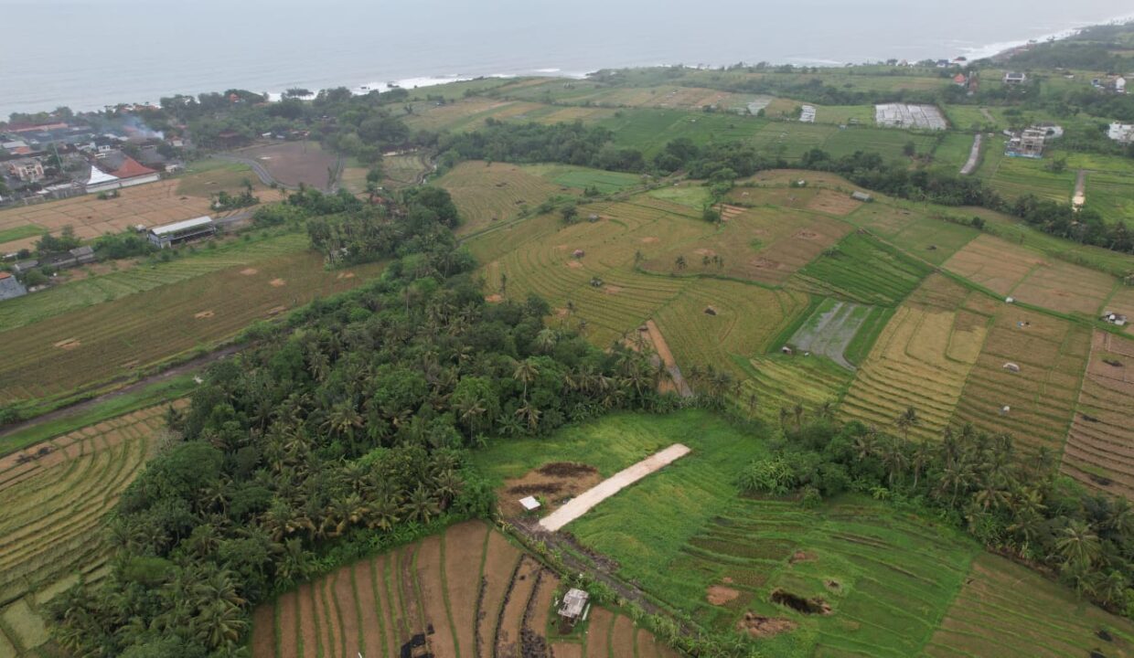 37.6 Are Freehold Land Near Tanah Lot Temple, Beach & Nuanu City (4)