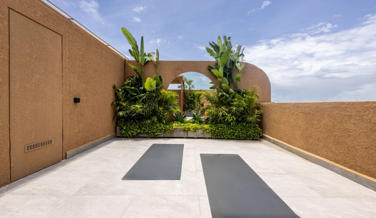 Discover Your Dream Villa In Berawa, Where Modern Luxury Meets Tropical Charm. (16)