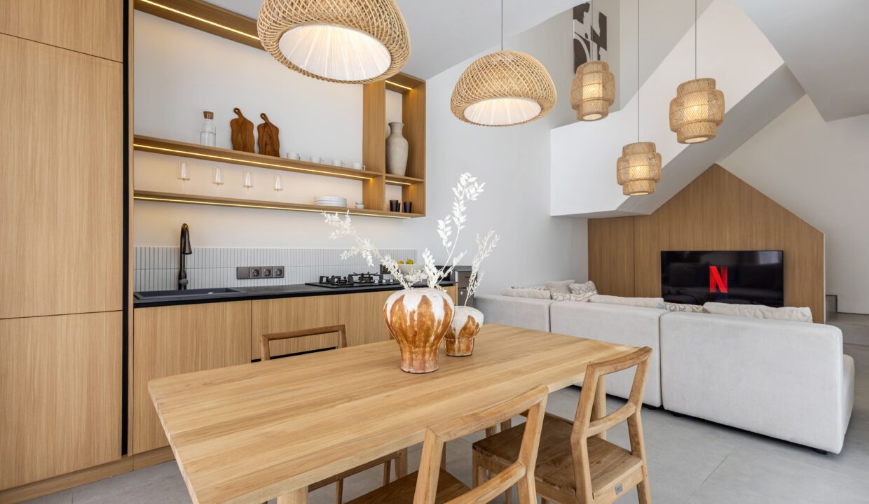 Discover Your Dream Villa In Berawa, Where Modern Luxury Meets Tropical Charm. (5)