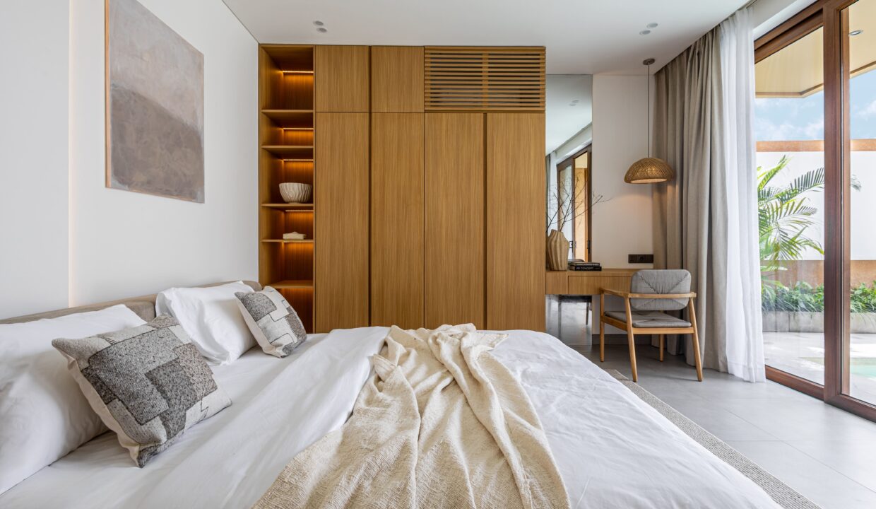 Discover Your Dream Villa In Berawa, Where Modern Luxury Meets Tropical Charm. (8)
