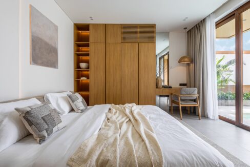 Discover Your Dream Villa In Berawa, Where Modern Luxury Meets Tropical Charm. (8)