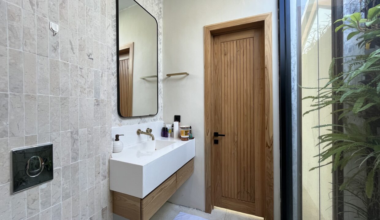 Modern Living Near Melasti Beach (14)