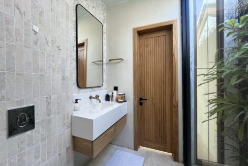 Modern Living Near Melasti Beach (14)