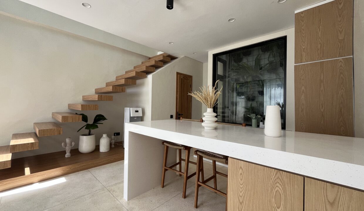 Modern Living Near Melasti Beach (7)