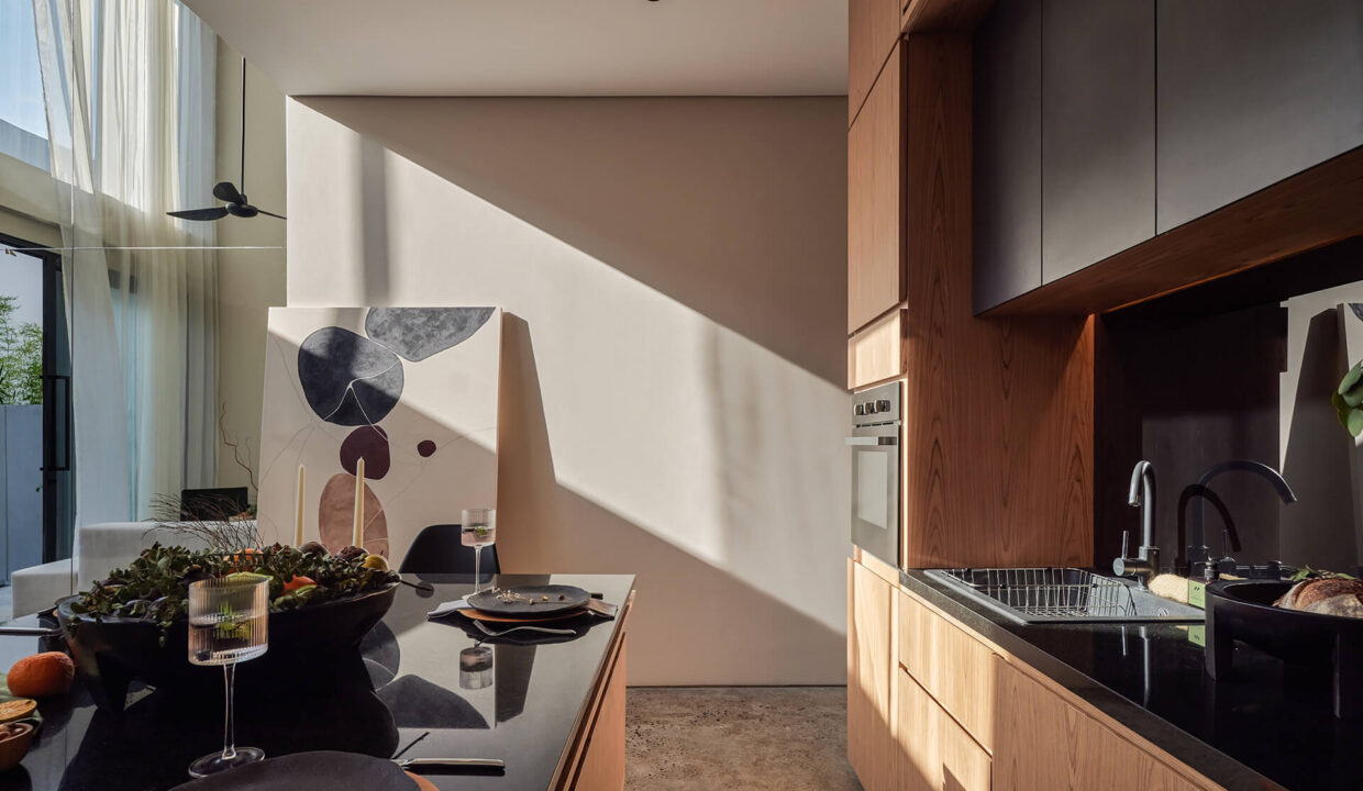 Modern and Stylish 3-Bedroom Townhouse in Prime Umalas Location (8)