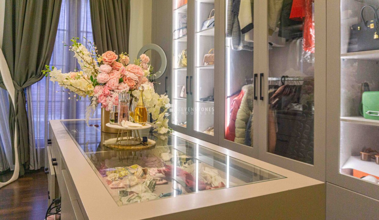Comfortable Home for Sale Behind Cilandak Town Square – Prime Location (10)