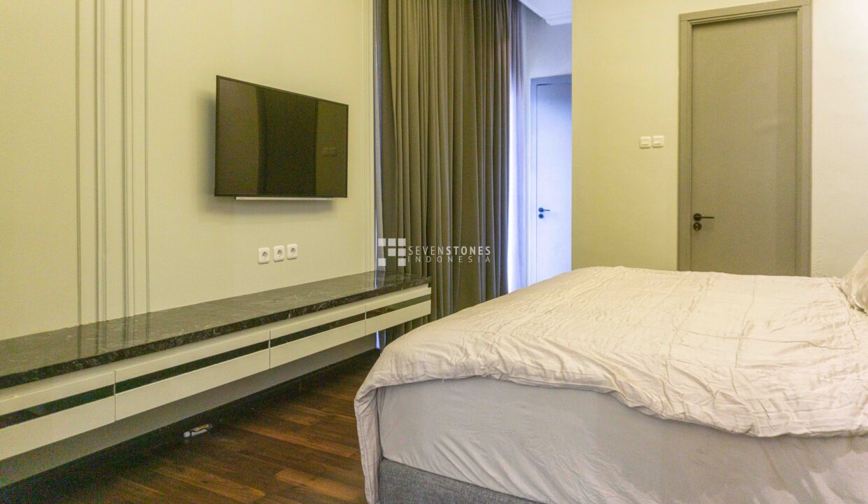 Comfortable Home for Sale Behind Cilandak Town Square – Prime Location (11)
