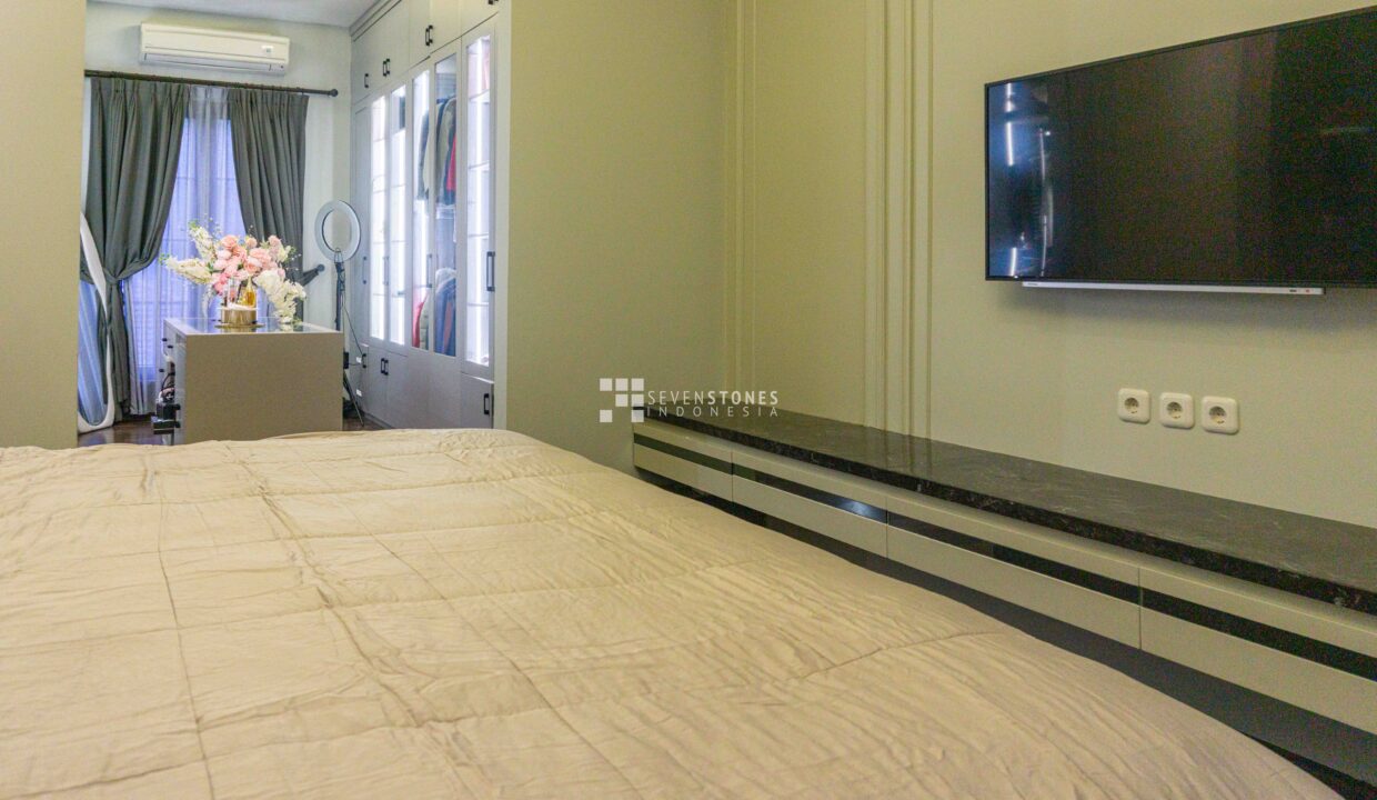 Comfortable Home for Sale Behind Cilandak Town Square – Prime Location (12)