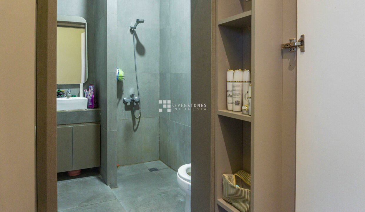 Comfortable Home for Sale Behind Cilandak Town Square – Prime Location (13)