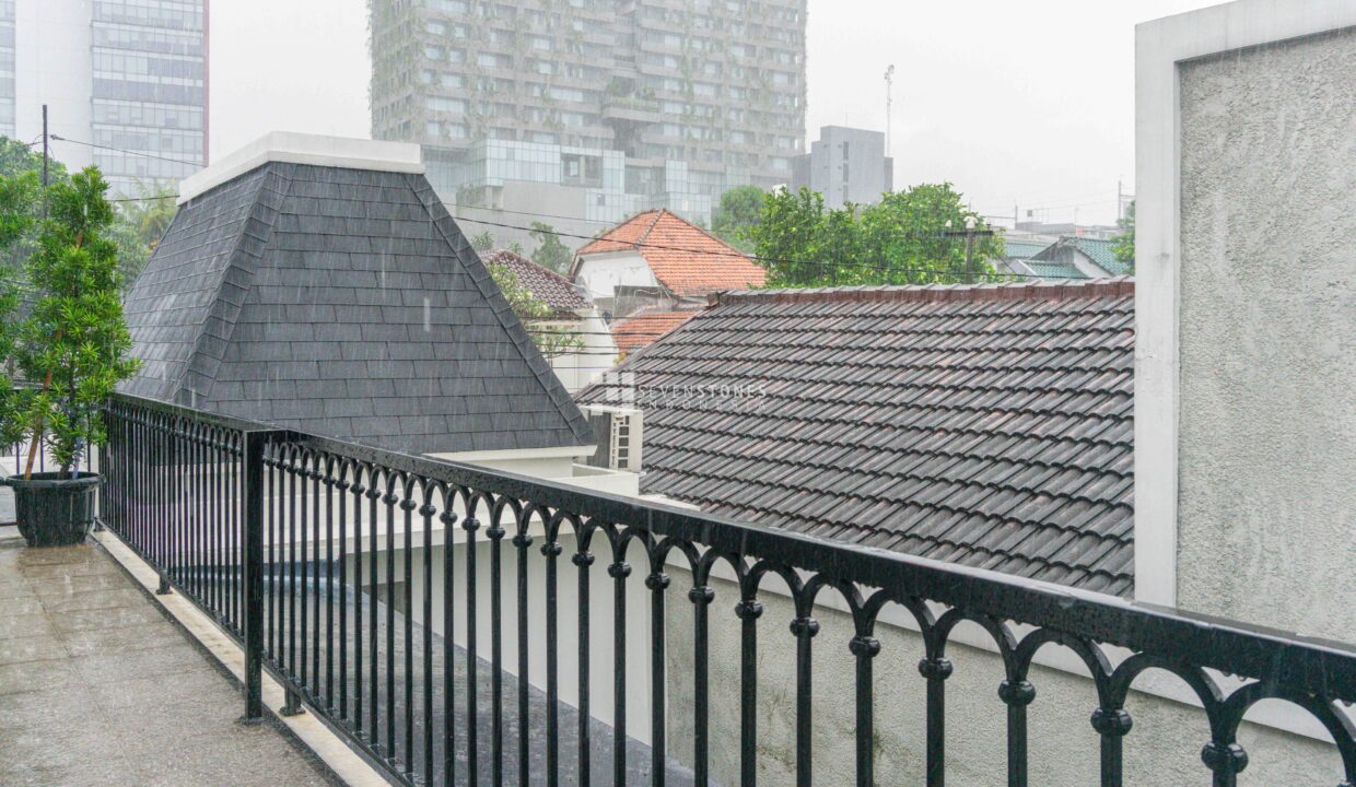 Comfortable Home for Sale Behind Cilandak Town Square – Prime Location (14)