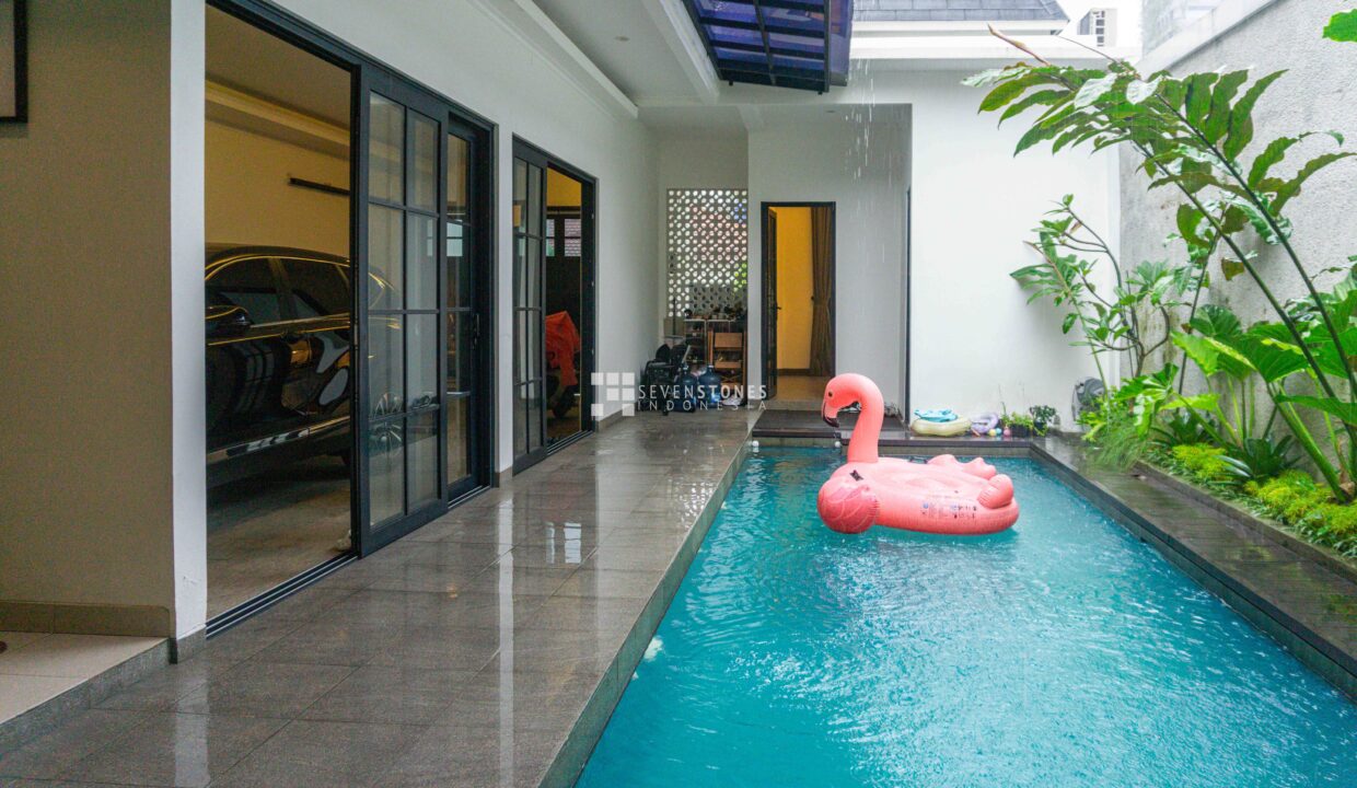 Comfortable Home for Sale Behind Cilandak Town Square – Prime Location (2)