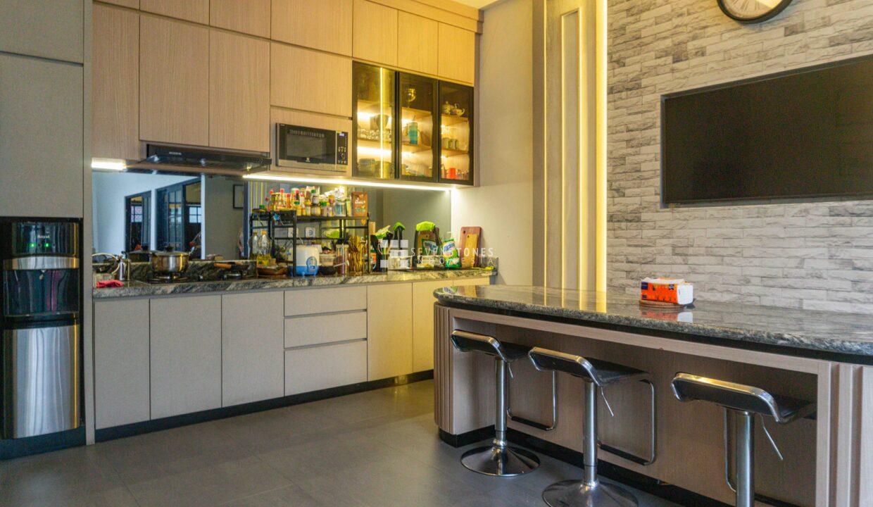 Comfortable Home for Sale Behind Cilandak Town Square – Prime Location (4)
