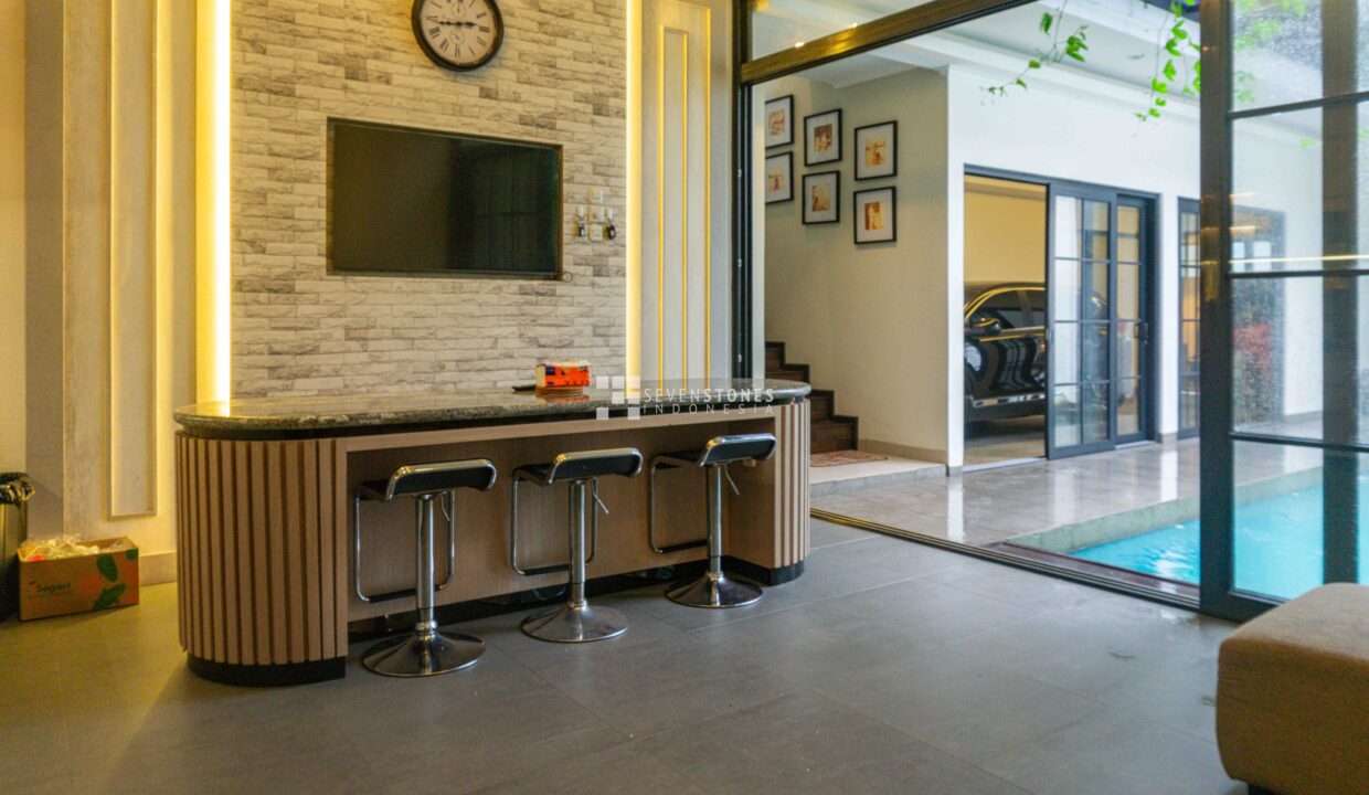 Comfortable Home for Sale Behind Cilandak Town Square – Prime Location (5)